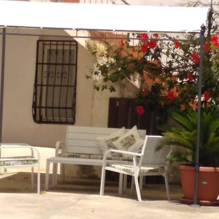 Villa Casale Hibiscus Santa Maria Del Focallo Exterior foto