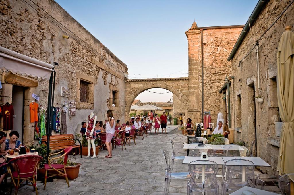 Villa Casale Hibiscus Santa Maria Del Focallo Exterior foto